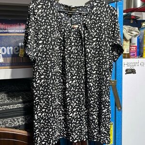 80 park women’s top. Brand new